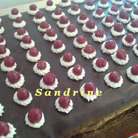 Choco-cherry kolač