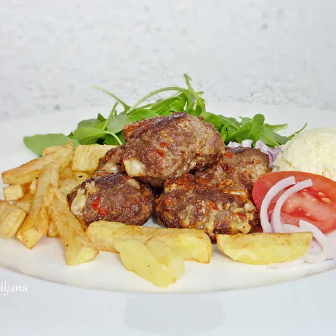 Mesni uštipci (polpete) sa sirom i paprikom