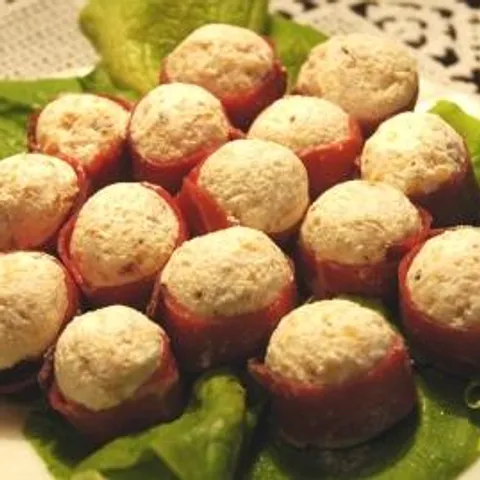 Feta kuglice sa mantilićima od pršute