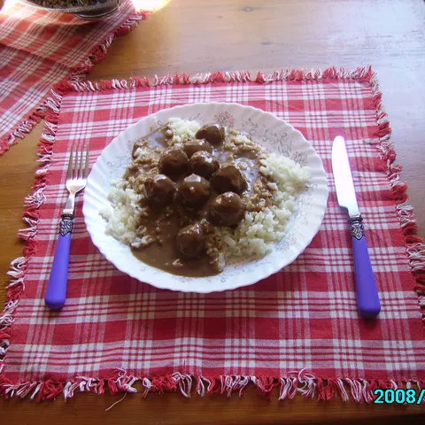 Mesne okruglice sa smedjim sugom (sosom)