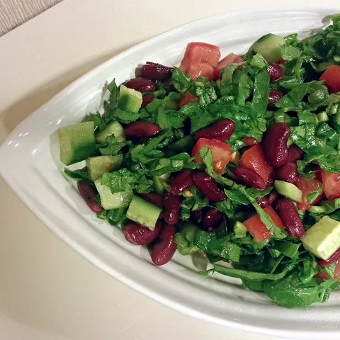 Salata od crvenog graha i rukole