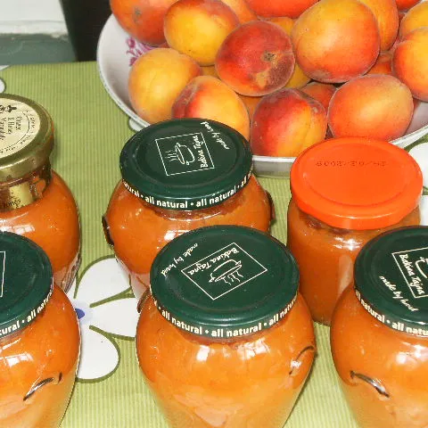 Marmelada od kajsija i badema