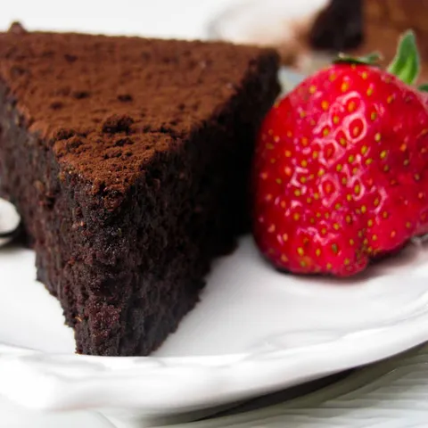 Čokoladna torta sa lešnicima