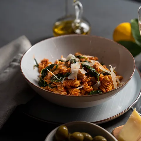 Fusilli sa špinatom i tunom