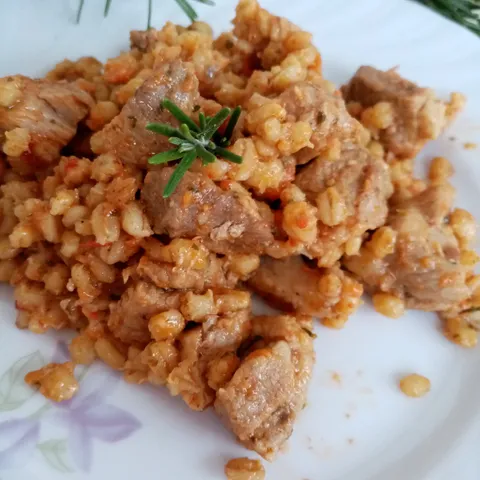 Ječmena kaša s mesom