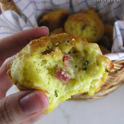 Muffins od tikvica i parmezana s punjenjem od Mozzarelle i šunke