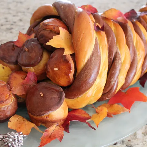 Cornucopia kosara i zirevi od dvobojnog tijesta