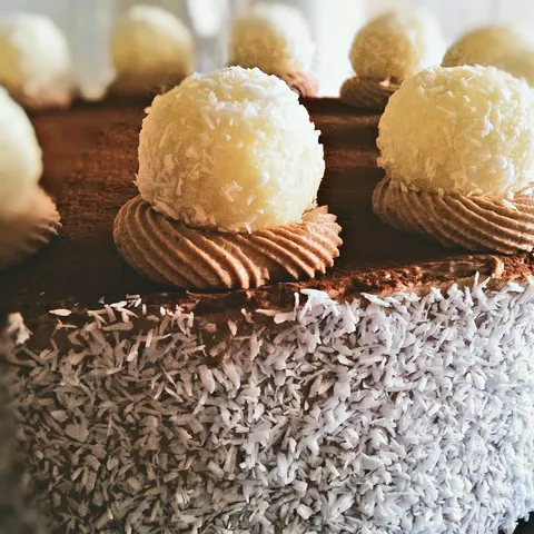 Torta s bademima, kokosom i čokoladom