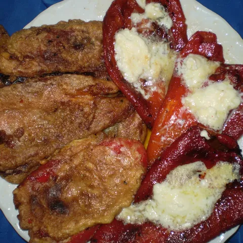 PAPRIKA SA KAJMAKOM I POHOVANA