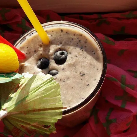 Tropski borovnica smoothie