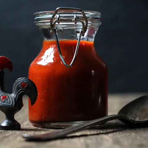 Sriracha (Thai: ศรีราชา)