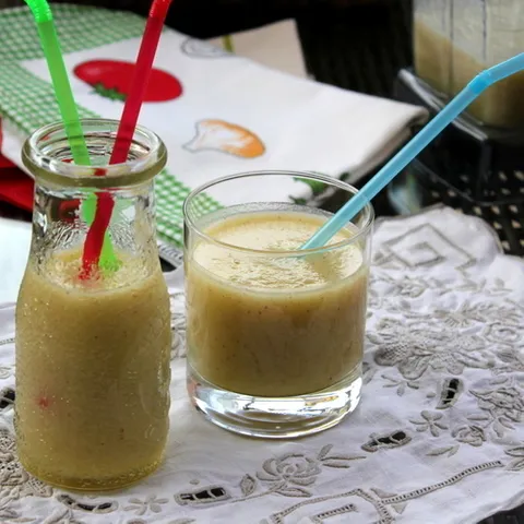 KRUŠKA, JABUKA...to je voće slatko, smoothy ga slatko (blueSuna)