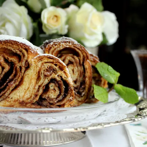 Babka sa dulche de leche i lešnicima