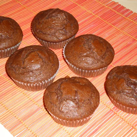 Čokoladni rum muffinsi