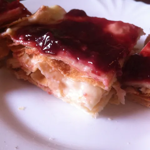 lagani kolač sa preljevom od ribiza