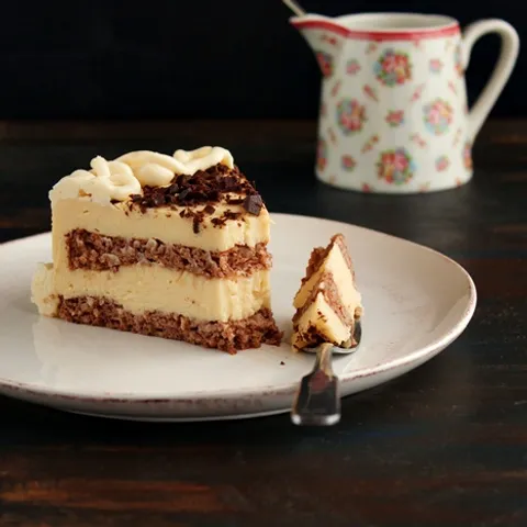 Torta s lješnjacima i karamelom
