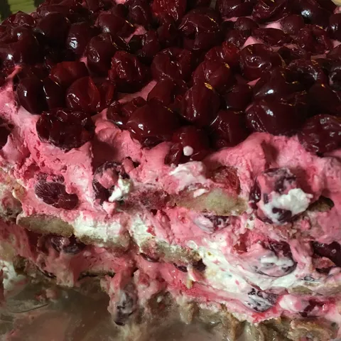 Višnjasti "tiramisu"