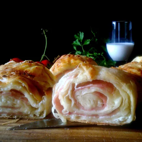 Rolat pita sa sirom i šunkom