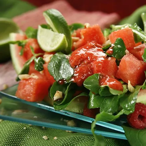 Salata od lubenice s lješnjacima