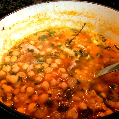 Corba od leblebije, lisicarke  i bok choy (ili blitva)