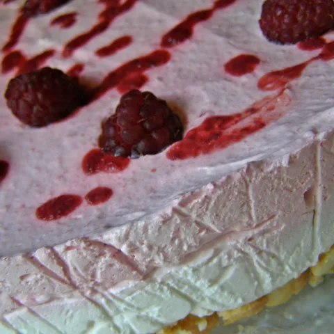 Sladoled torta od malina