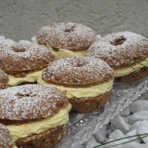 Donats sa kremom