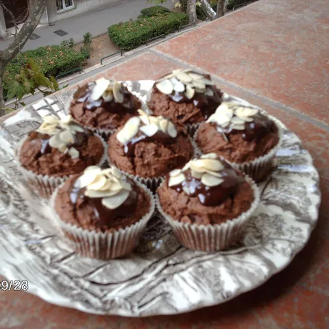 Močni choco muffins s rumom i bajamima