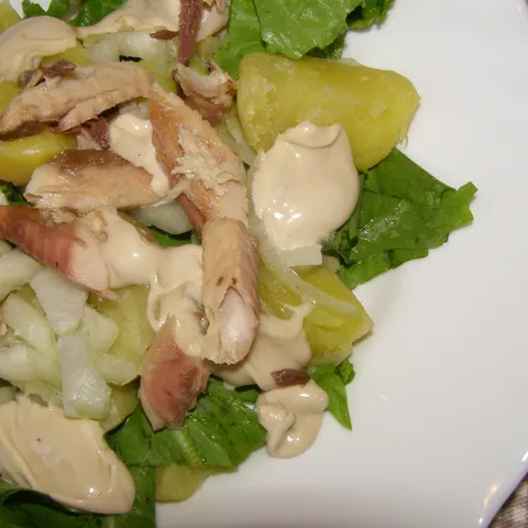 Salata od mladih krumpira i ribe