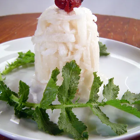 Detox salata: daikon s umeboši sićetom