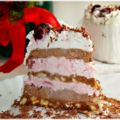 Sladoledna Schwarzwald torta