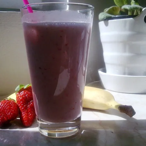Banana - jagoda frape