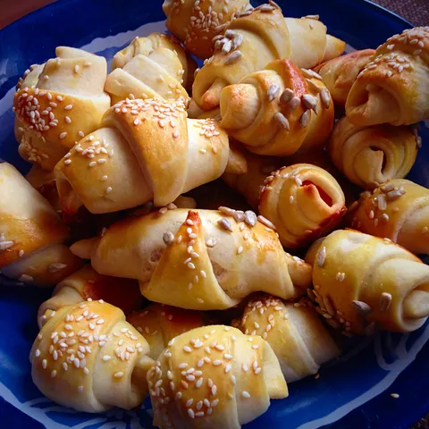 Najmekše kiflice sa hrenovkama