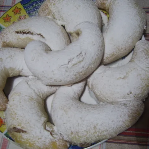 Kifilce s orasima i lješnjacima