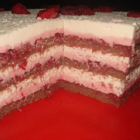 Torta od malina i mlečne slatke pavlake