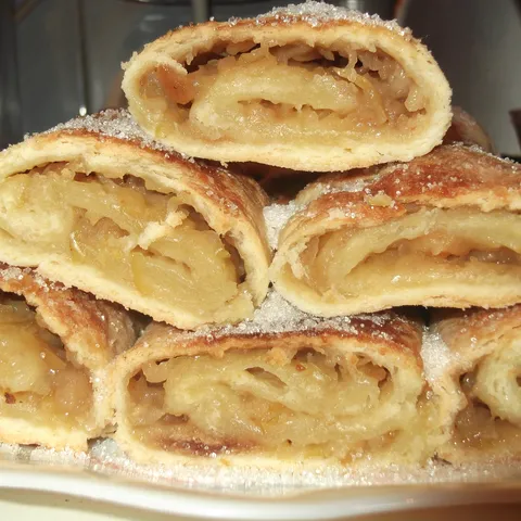 Brze štrudlice od jabuka sa pudingom