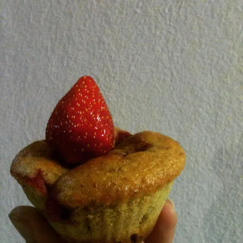 Pufasti muffini od sira i jagoda
