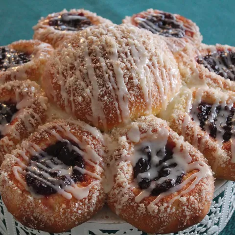 Brioche cvijet sa nadjevom od visanja