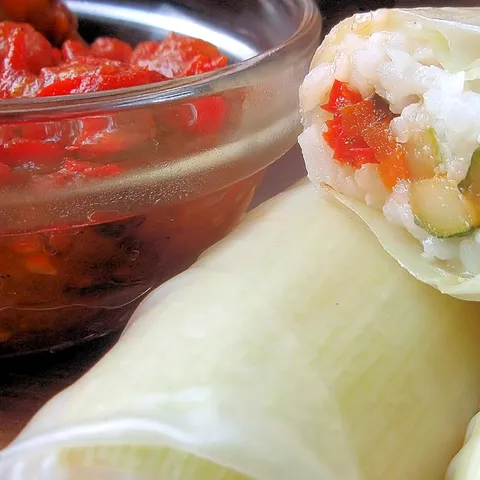 Vegetable rolls & hot sauce