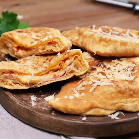 Ljuti trokutići sa šunkom i sirom