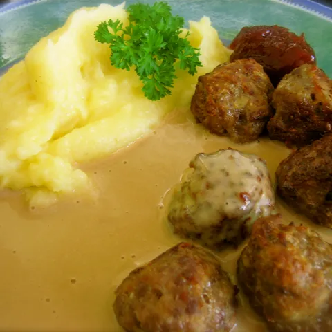 Köttbullar - švedske mesne okruglice