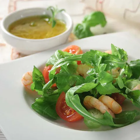 Salata od kozica i rikule