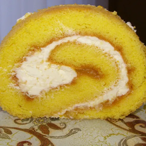 Rolada s mascarponeom i marmeladom od mandarina