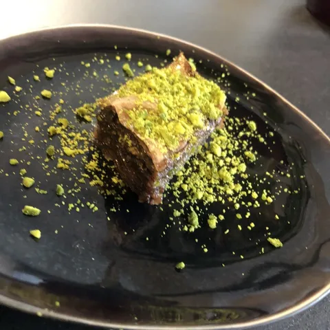 Baklava sa pistacijama i crnom cokoladom