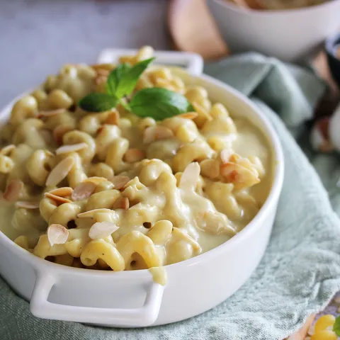 Mac and cheese sa umakom badem i zob