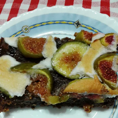 Superkolač (smokve, hurme, kruške, rogač)