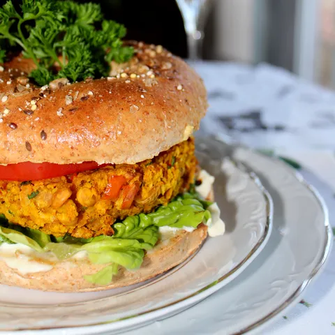 Burgeri od karfiola i slanutka / leblebija