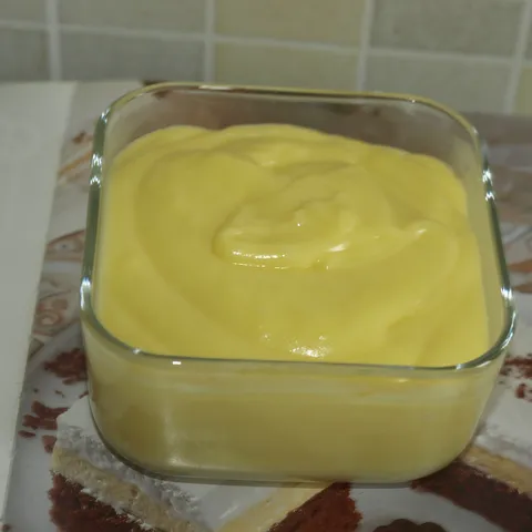 Slastičarska crema (crema pasticcera)