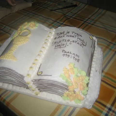 Izrada torte knjiga