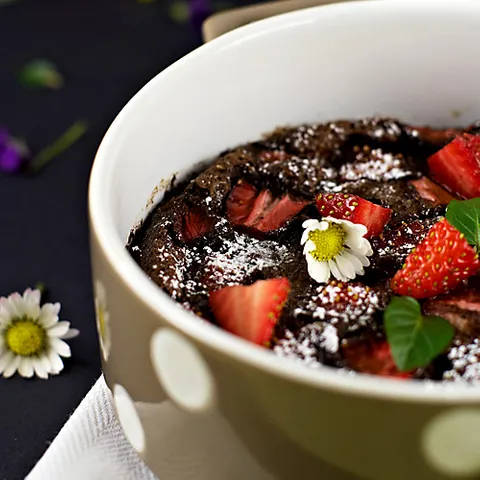 Čokoladni clafoutis s jagodama