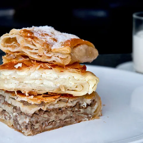 BUREK KAO IZ BUREKDZIJSKE PEKARE - sa sirom, mesom  i jabukama